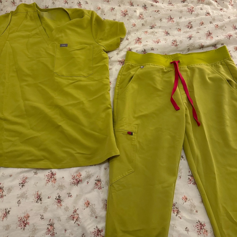 neon green/yellow figs jogger scrub set